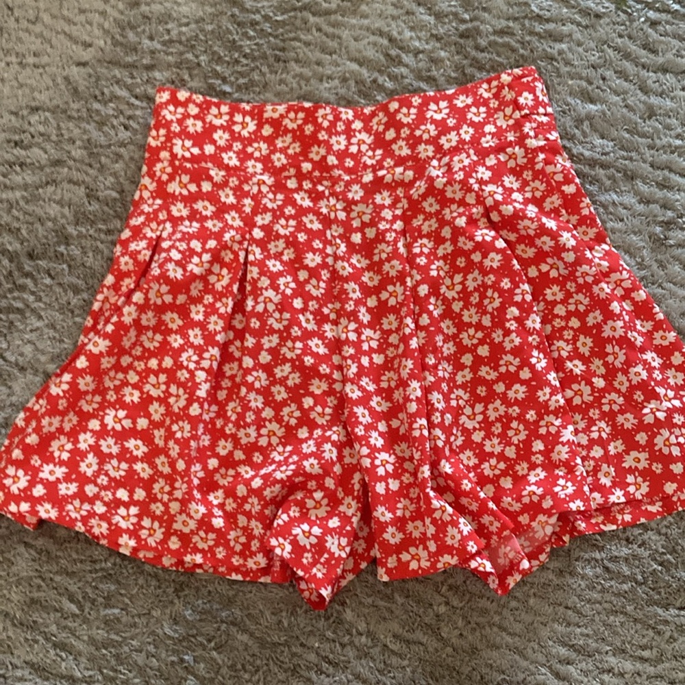 Women’s dressy shorts - Picture 2 of 3